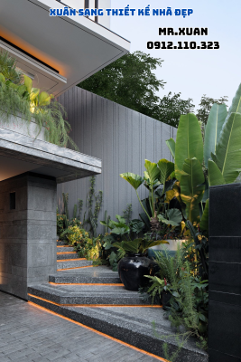 BÊN TRONG NHÀ HIỆN ĐẠI LÀ CẦU THANG ĐỂ ĐI LÊN TẦNG CHÍNH